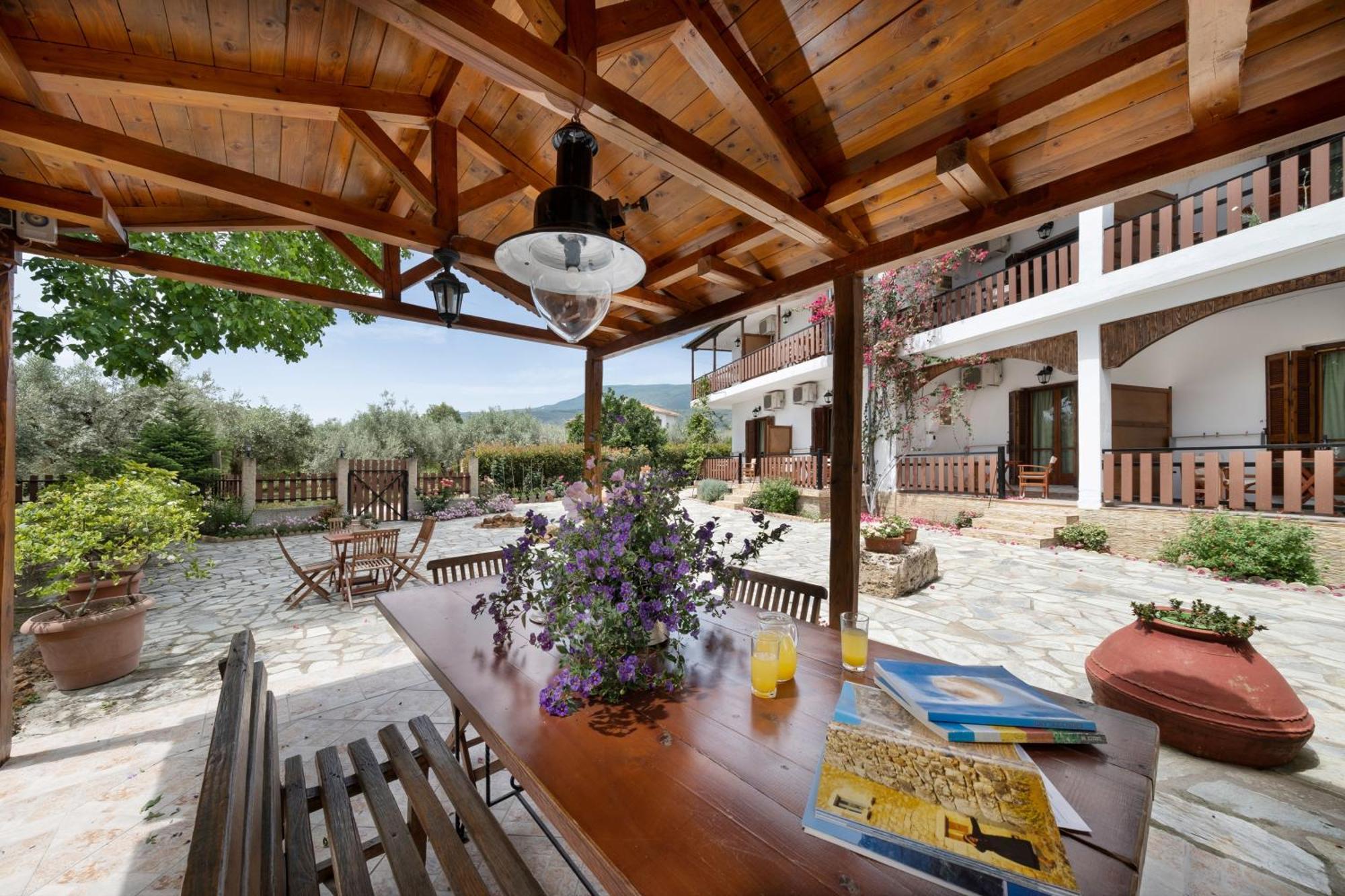 Vergonis Apartment Koropi